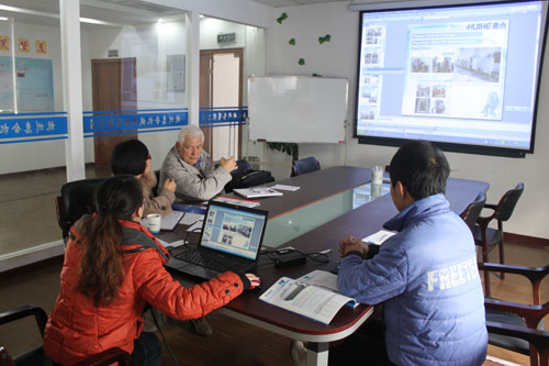 美國(guó)發(fā)酵罐客戶與惠合同事洽談現(xiàn)場(chǎng)